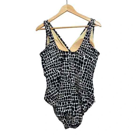 Trimshaper One-Piece Swimsuit Womens 18W Black White Geometric New Tummy Control